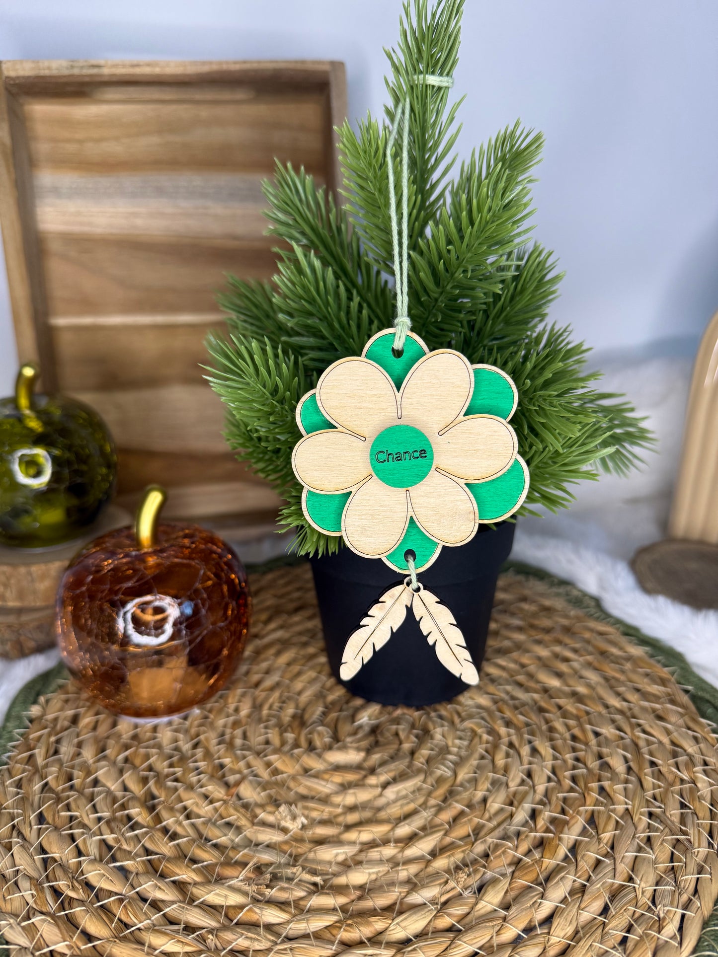 Décoration en bois – À suspendre au rétroviseur