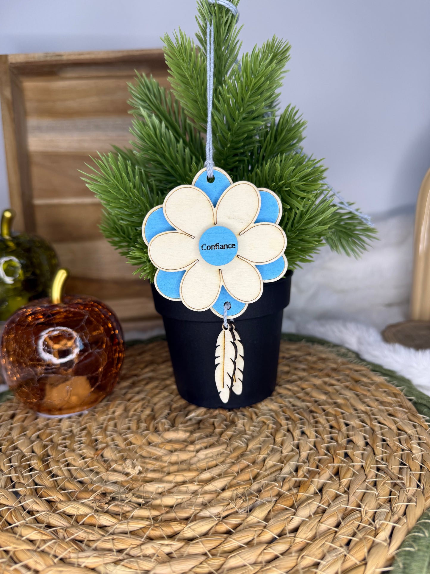 Décoration en bois – À suspendre au rétroviseur