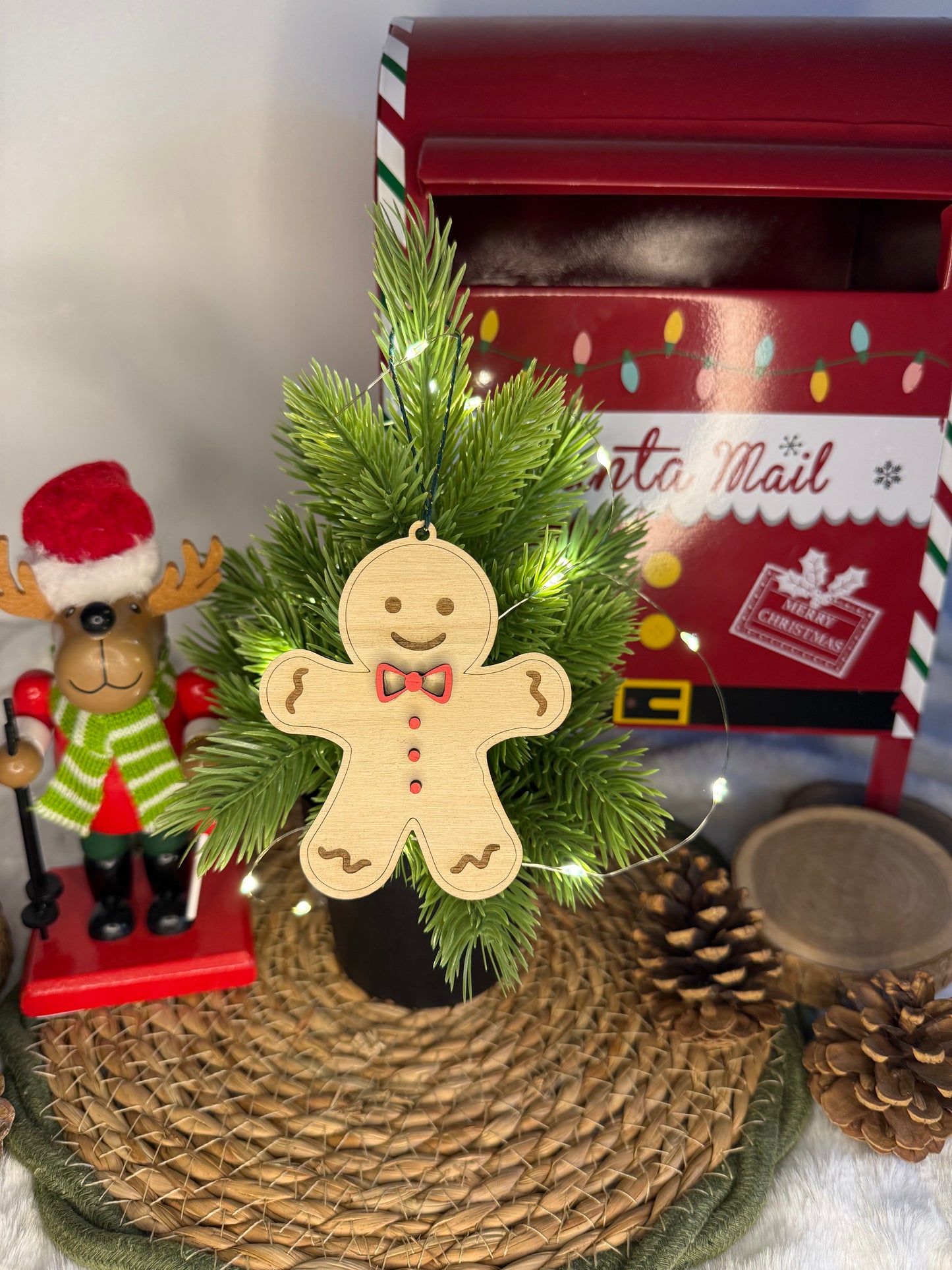 Boule de Noël en bois "Pain d’épices"